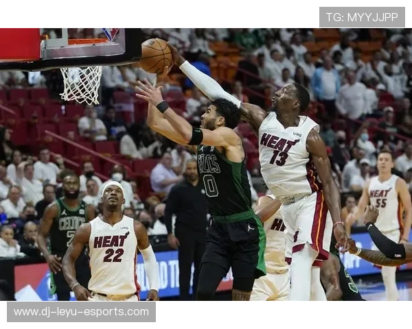 2018年东部决赛：凯尔特人在与骑士的系列赛中，塔图姆多次关键得分帮助球队艰难赢得几场比赛，展现了年轻一代的崛起。